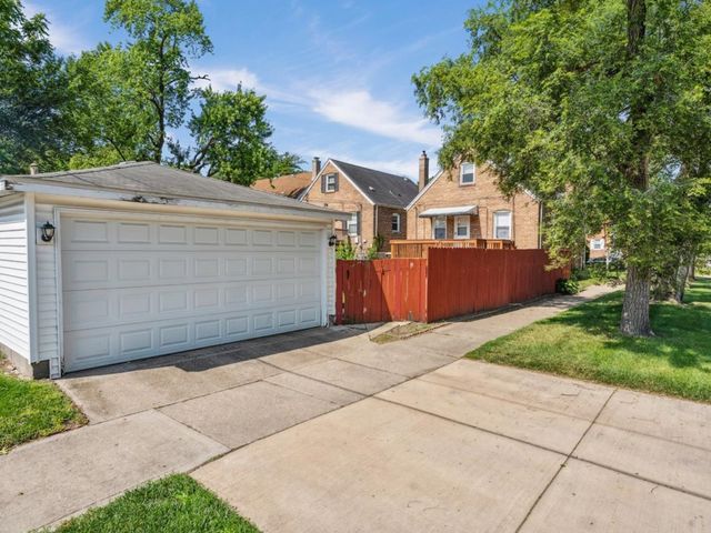 18101 Wildwood Avenue, Lansing, IL 60438