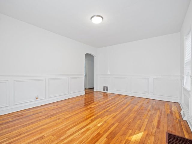 18101 Wildwood Avenue, Lansing, IL 60438