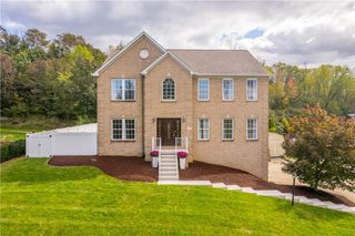 313 Blackheath Dr, Robinson Twp, PA 15205