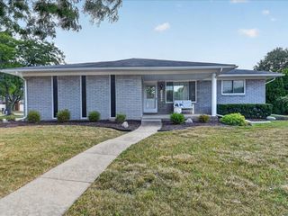 15500 Sherwood Lane, Fraser, MI 48026