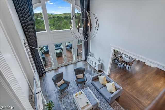 12 Beacon Hill Dr, Chester Twp., NJ 07930