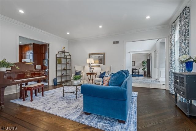 12 Beacon Hill Dr, Chester Twp., NJ 07930