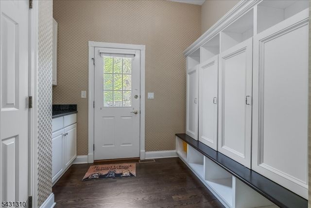 12 Beacon Hill Dr, Chester Twp., NJ 07930