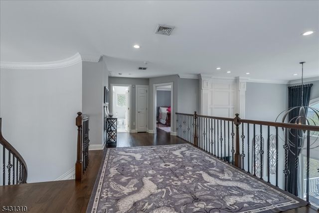 12 Beacon Hill Dr, Chester Twp., NJ 07930