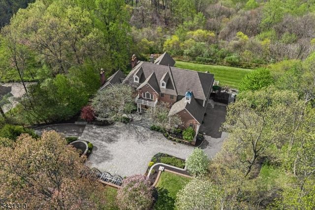 12 Beacon Hill Dr, Chester Twp., NJ 07930