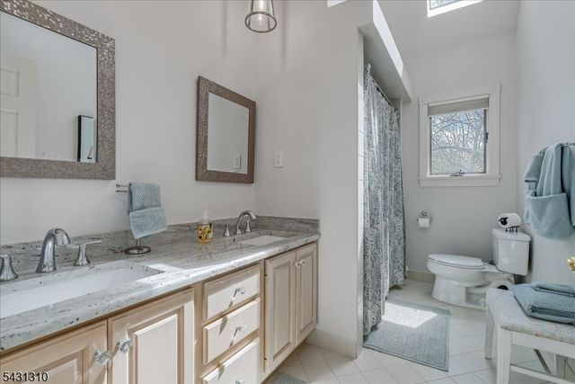 12 Beacon Hill Dr, Chester Twp., NJ 07930