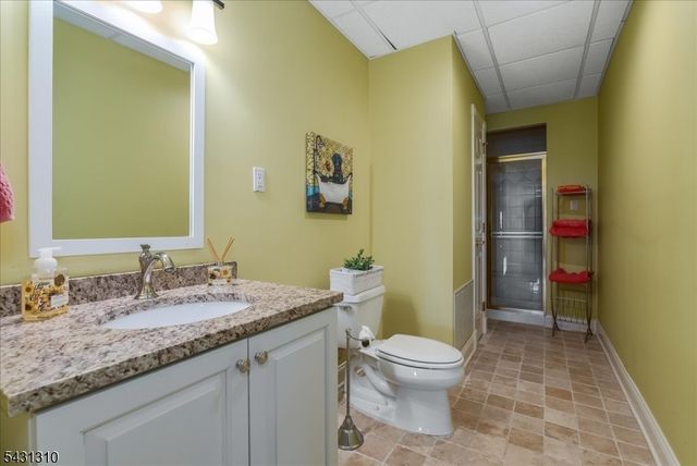 12 Beacon Hill Dr, Chester Twp., NJ 07930