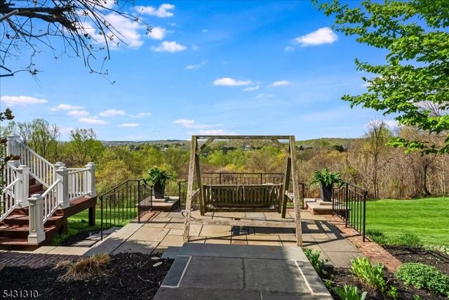 12 Beacon Hill Dr, Chester Twp., NJ 07930