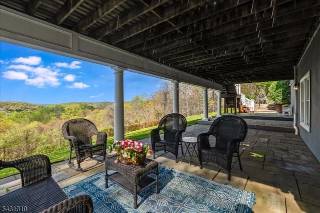 12 Beacon Hill Dr, Chester Twp., NJ 07930