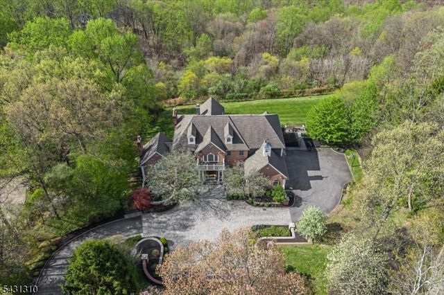 12 Beacon Hill Dr, Chester Twp., NJ 07930