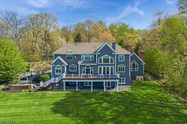 12 Beacon Hill Dr, Chester Twp., NJ 07930