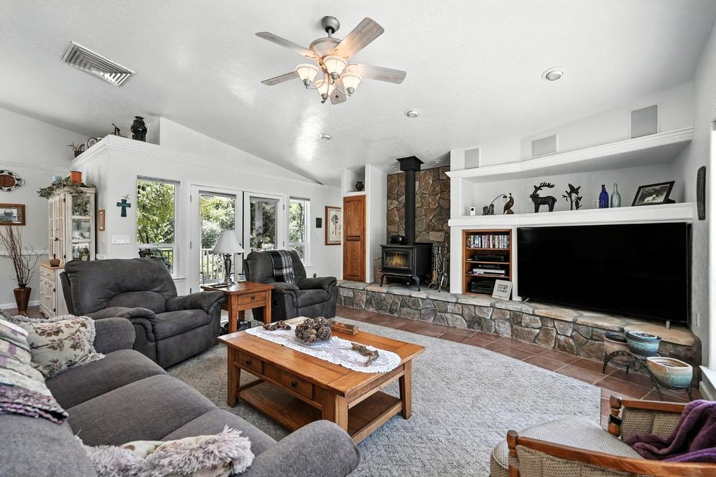 Image 23 of property listing at 44550 Windsong Way, Ahwahnee, CA 93601