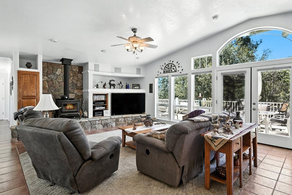 Image 25 of property listing at 44550 Windsong Way, Ahwahnee, CA 93601