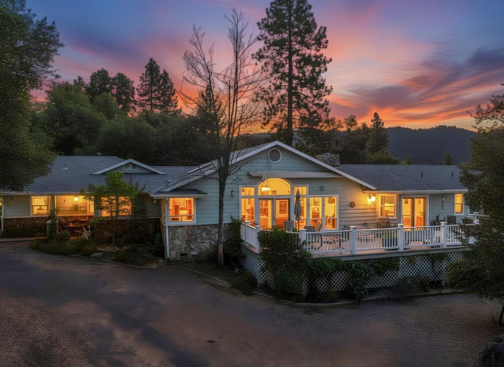 Image 3 of property listing at 44550 Windsong Way, Ahwahnee, CA 93601