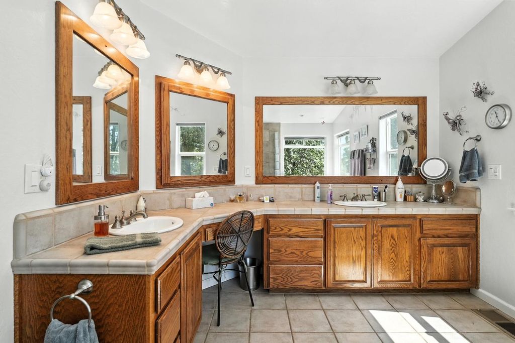 Image 33 of property listing at 44550 Windsong Way, Ahwahnee, CA 93601