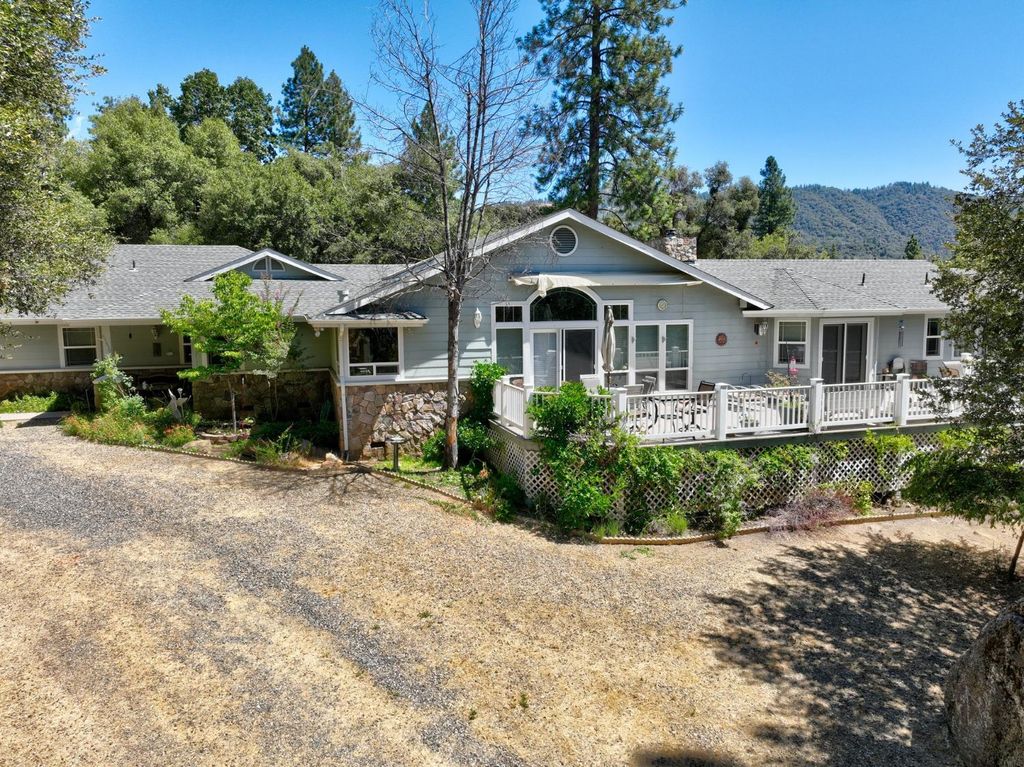 Image 4 of property listing at 44550 Windsong Way, Ahwahnee, CA 93601