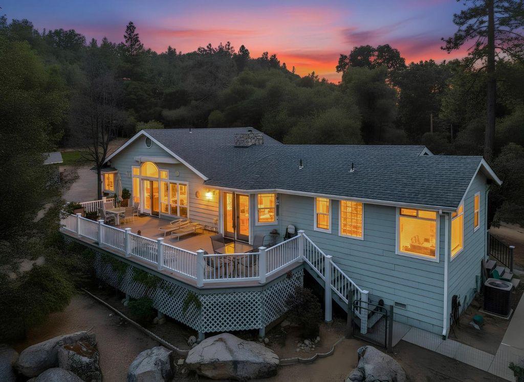 Image 5 of property listing at 44550 Windsong Way, Ahwahnee, CA 93601