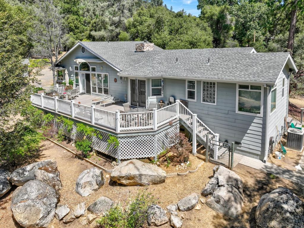 Image 6 of property listing at 44550 Windsong Way, Ahwahnee, CA 93601