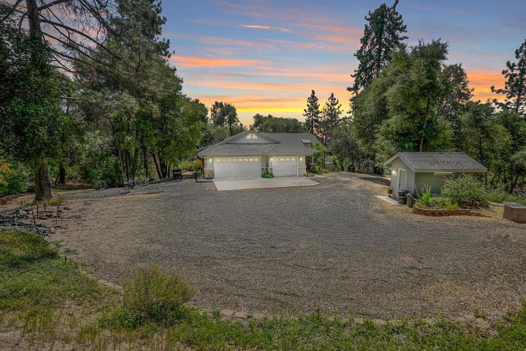 Image 7 of property listing at 44550 Windsong Way, Ahwahnee, CA 93601