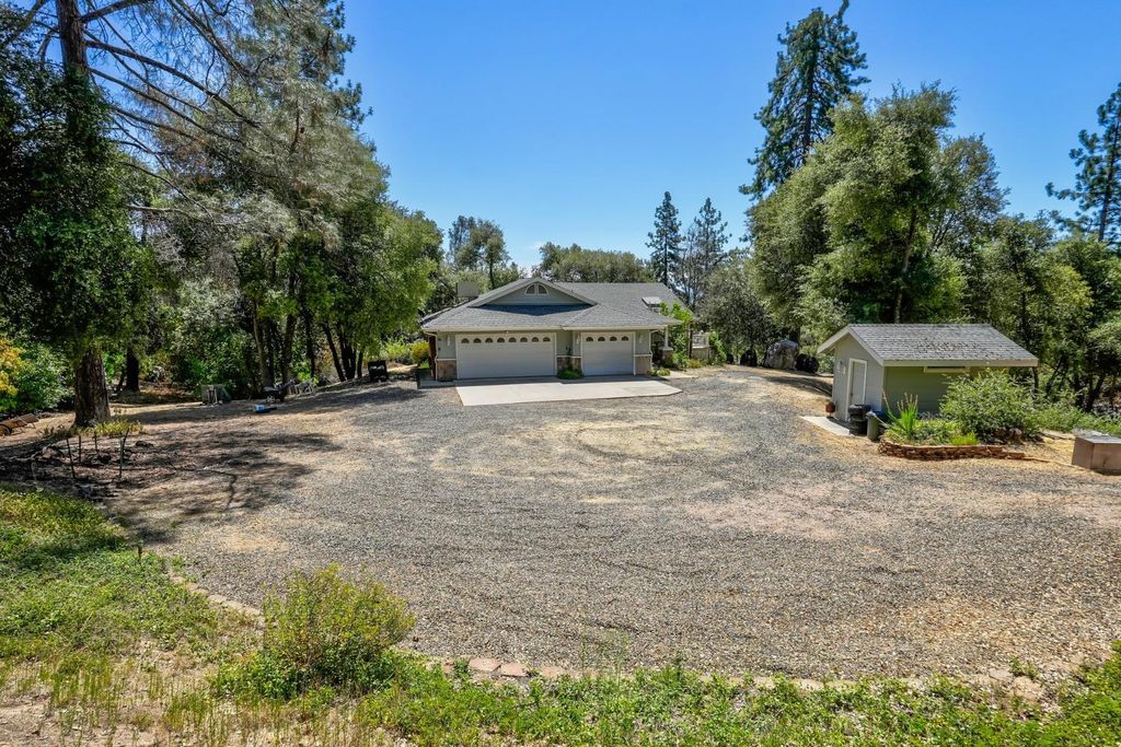 Image 8 of property listing at 44550 Windsong Way, Ahwahnee, CA 93601