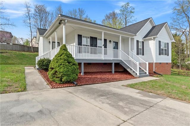 250 Cloverfield Court, Winston-salem, NC 27127