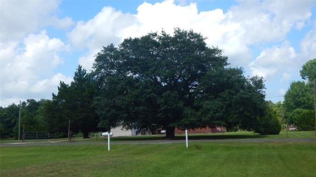 142 County Road 1332, Liberty, TX 77575