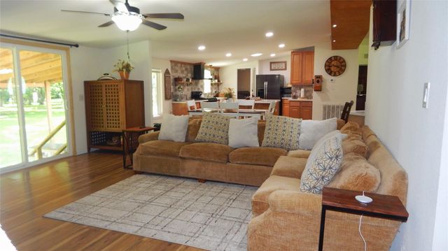 142 County Road 1332, Liberty, TX 77575