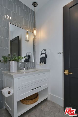 4809 Genesta Avenue, Encino, CA 91316