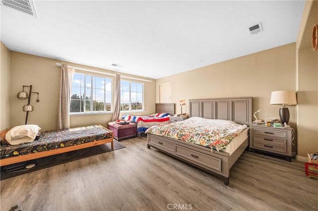 7342 Excelsior Dr, Eastvale, CA 92880