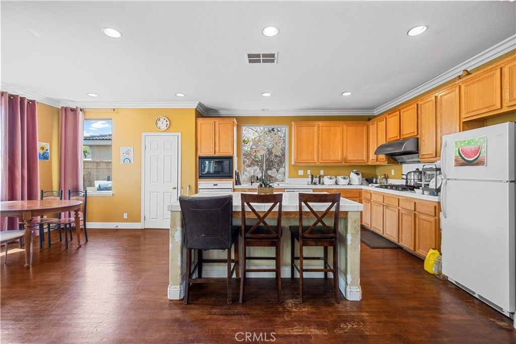 Image 11 of property listing at 7342 Excelsior Dr, Eastvale, CA 92880