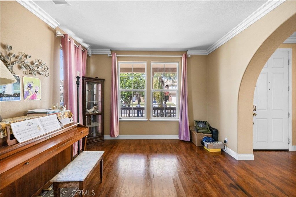 Image 4 of property listing at 7342 Excelsior Dr, Eastvale, CA 92880