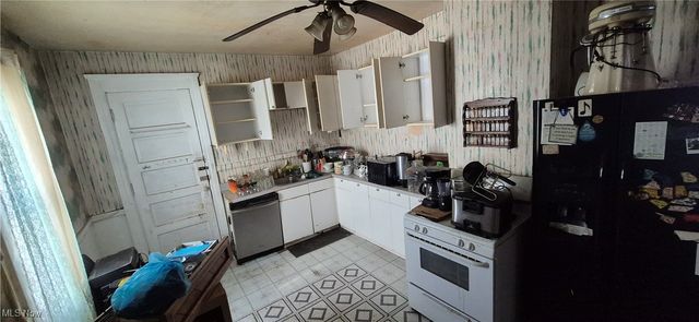 2201 E 36th Street, Cleveland, OH 44115