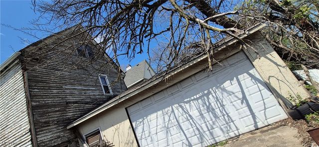 2201 E 36th Street, Cleveland, OH 44115