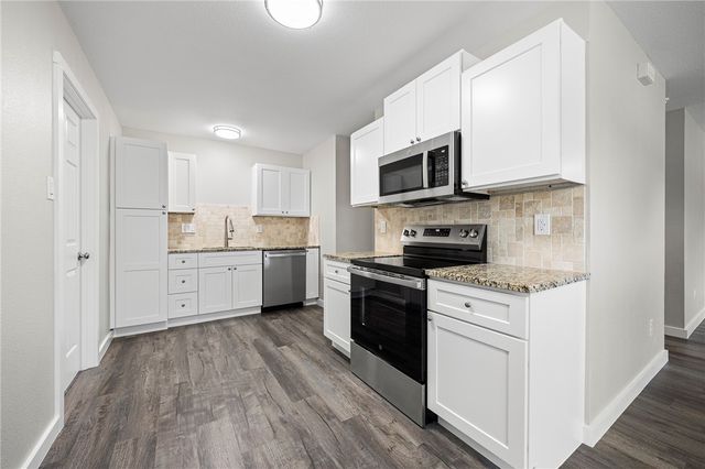 936 S 10th St, Aransas Pass, TX 78336