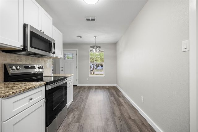 936 S 10th St, Aransas Pass, TX 78336