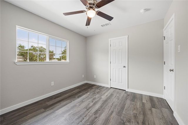 936 S 10th St, Aransas Pass, TX 78336