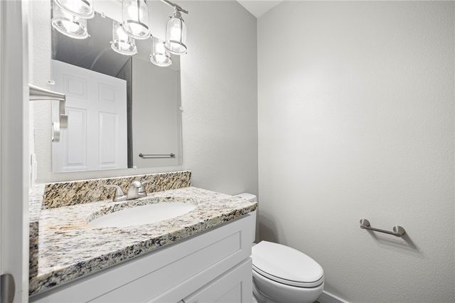 936 S 10th St, Aransas Pass, TX 78336