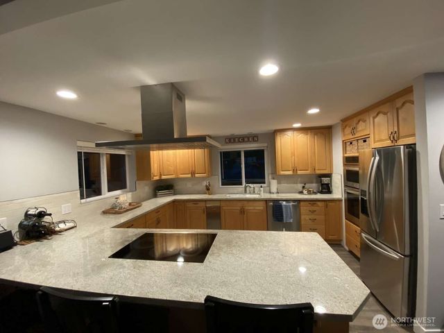 242 W Bluff Drive, Port Angeles, WA 98362