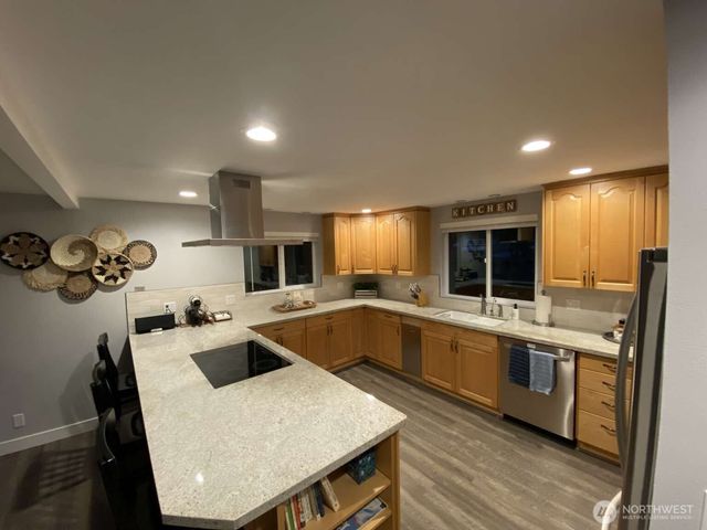 242 W Bluff Drive, Port Angeles, WA 98362