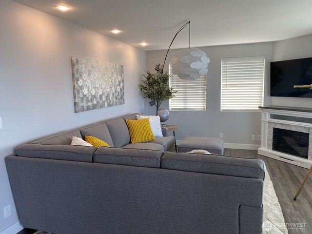 242 W Bluff Drive, Port Angeles, WA 98362