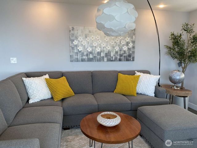 242 W Bluff Drive, Port Angeles, WA 98362