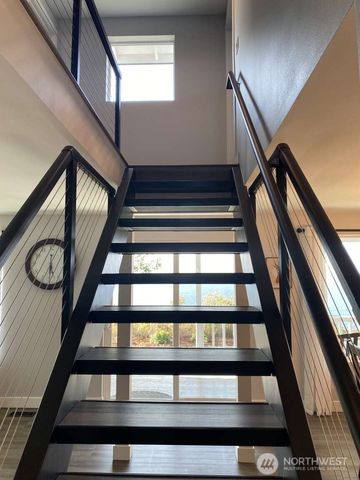 242 W Bluff Drive, Port Angeles, WA 98362