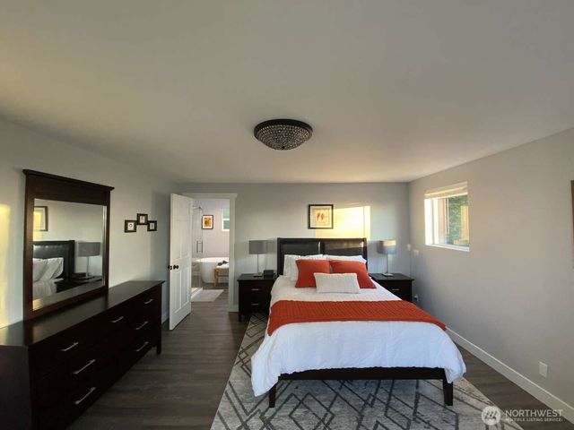 242 W Bluff Drive, Port Angeles, WA 98362