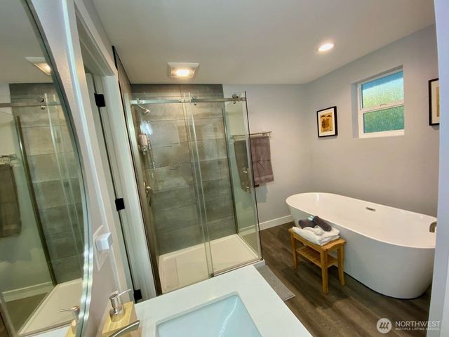 242 W Bluff Drive, Port Angeles, WA 98362