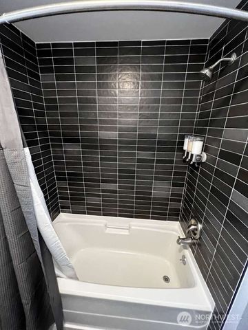 242 W Bluff Drive, Port Angeles, WA 98362