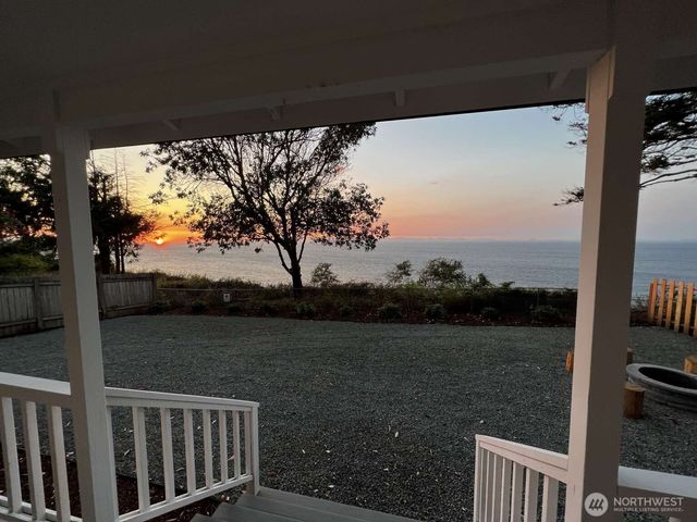 242 W Bluff Drive, Port Angeles, WA 98362