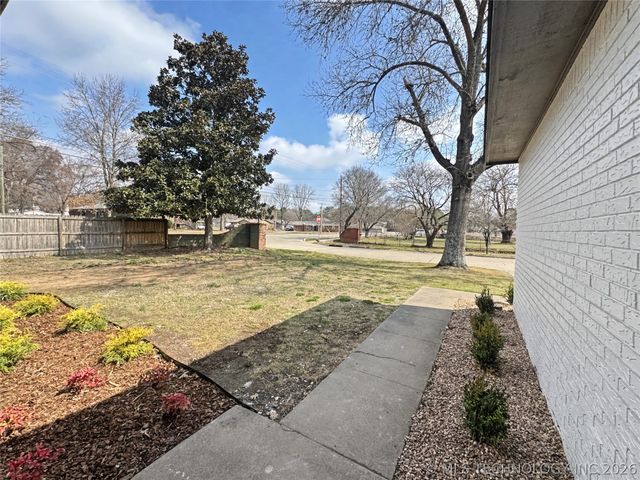 1202 S Ross Avenue, Tahlequah, OK 74464