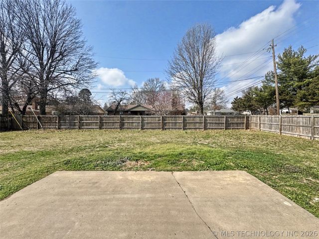 1202 S Ross Avenue, Tahlequah, OK 74464