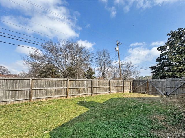 1202 S Ross Avenue, Tahlequah, OK 74464