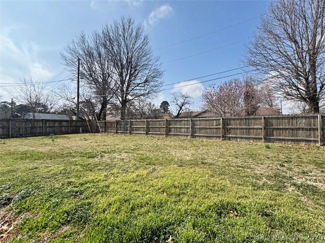1202 S Ross Avenue, Tahlequah, OK 74464